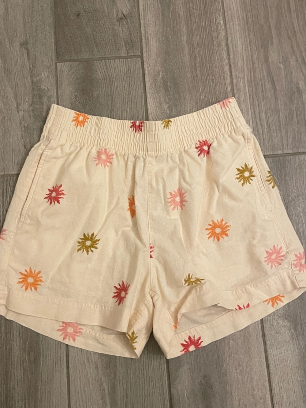 Old navy linen blend shorts , Sz S
Like new